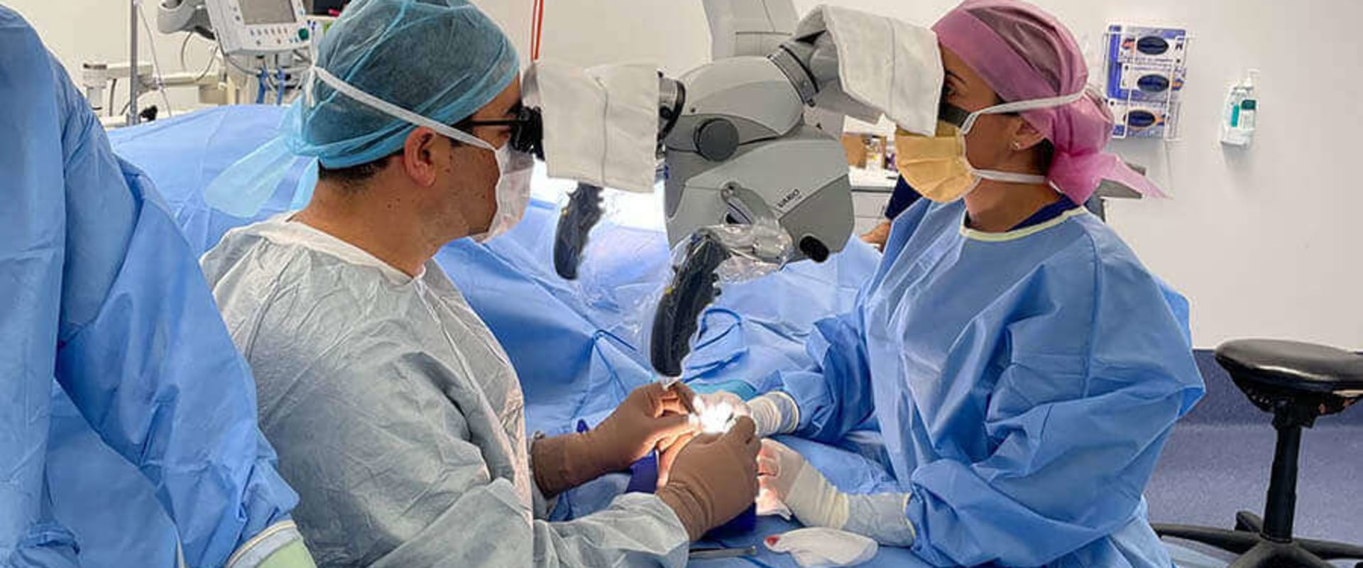 What is better, a plastic surgeon or a cosmetic surgeon?