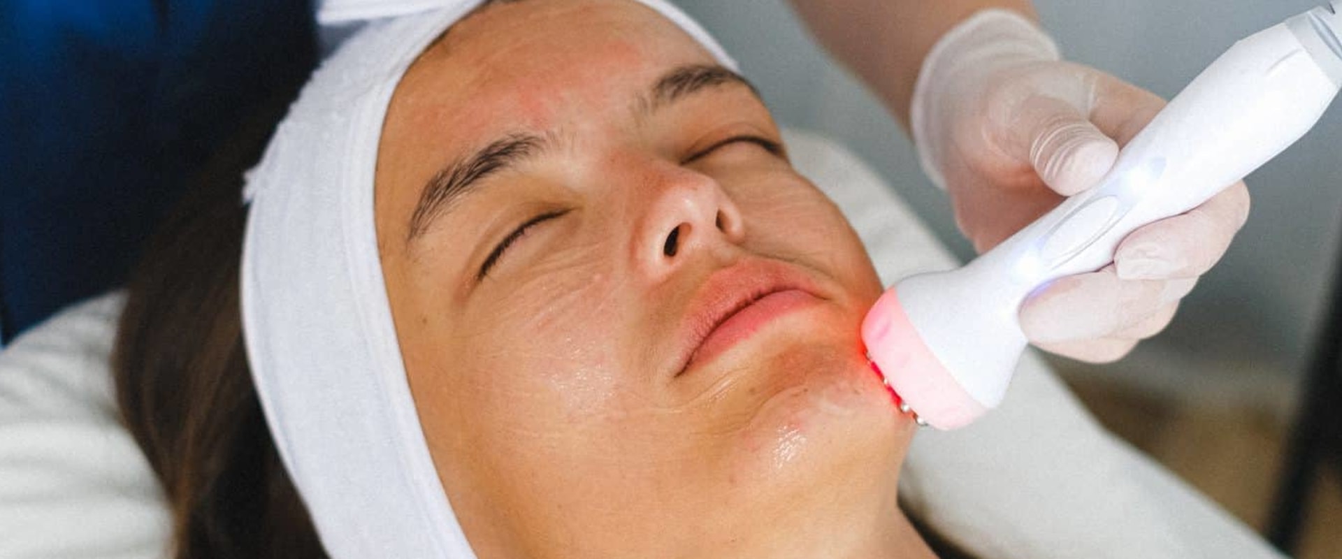 What is the difference between a plastic surgeon and a facial plastic surgeon?