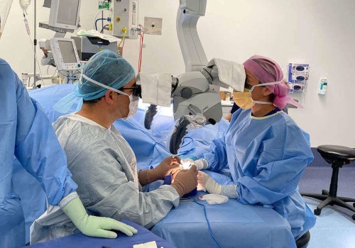 What is the difference between cosmetic surgeon and plastic surgeon?